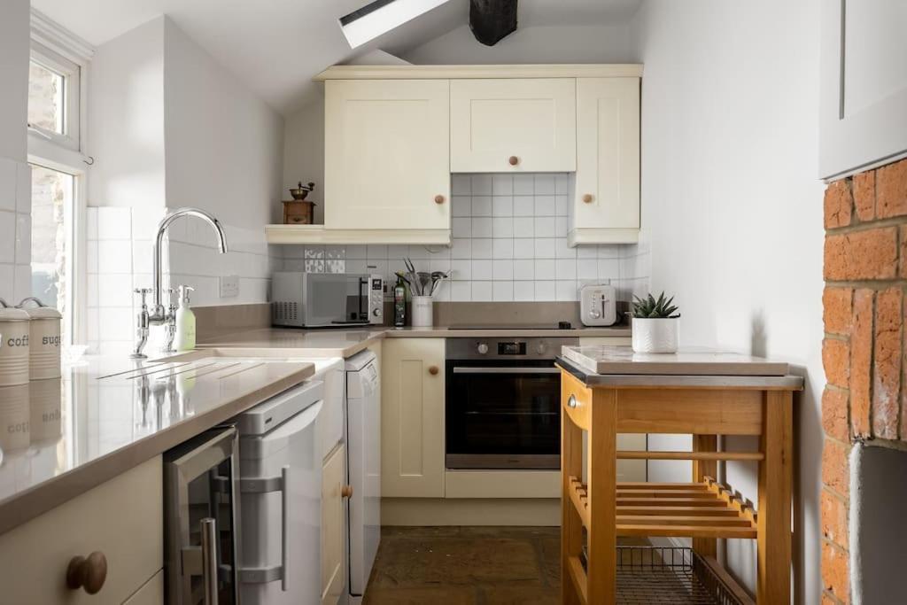 Charming 17Th Century Cotswold Cottage Adlestrop Buitenkant foto