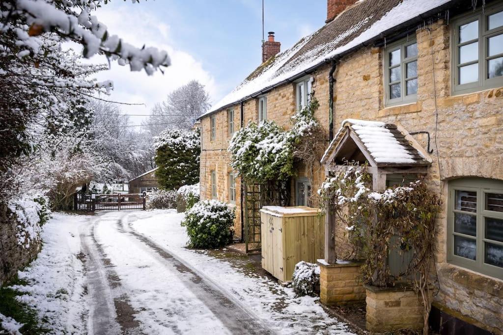 Charming 17Th Century Cotswold Cottage Adlestrop Buitenkant foto
