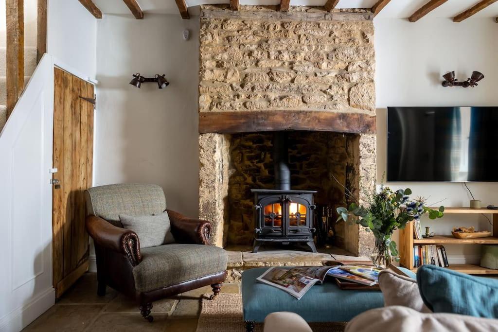 Charming 17Th Century Cotswold Cottage Adlestrop Buitenkant foto