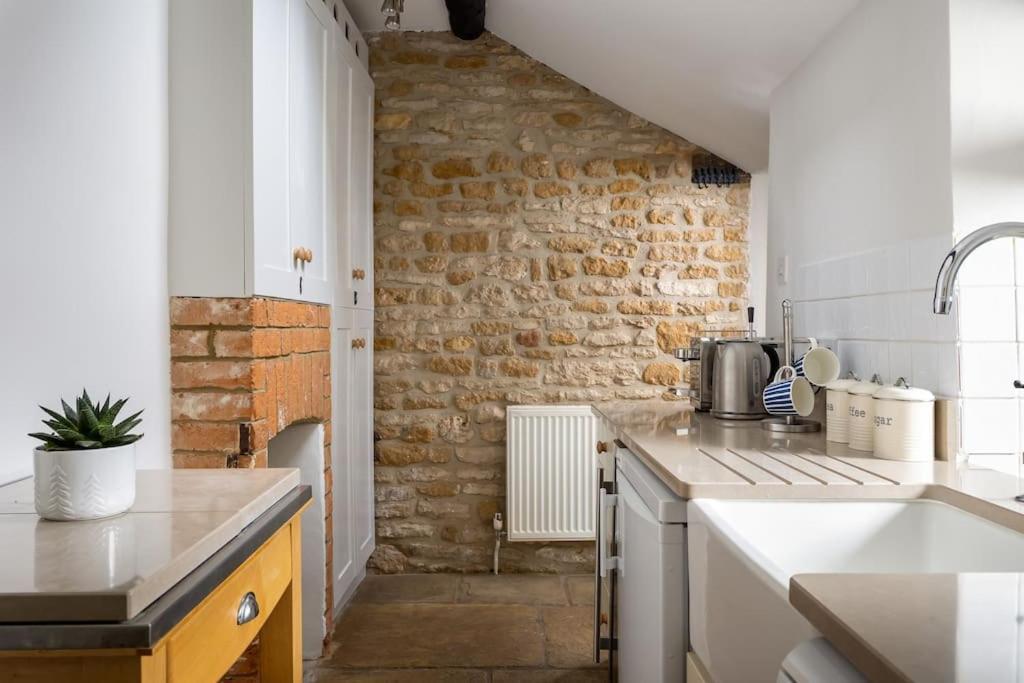 Charming 17Th Century Cotswold Cottage Adlestrop Buitenkant foto