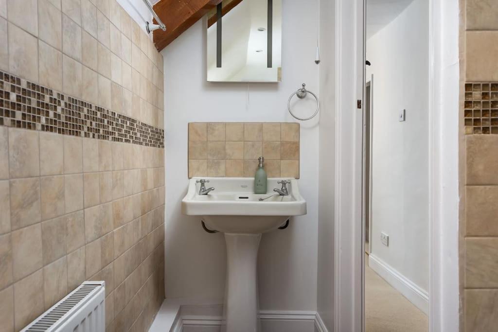 Charming 17Th Century Cotswold Cottage Adlestrop Buitenkant foto