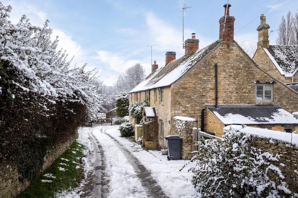 Charming 17Th Century Cotswold Cottage Adlestrop Buitenkant foto