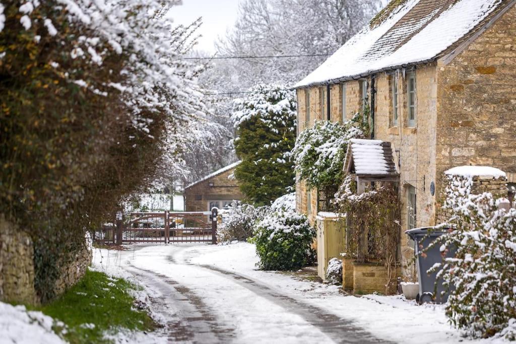Charming 17Th Century Cotswold Cottage Adlestrop Buitenkant foto
